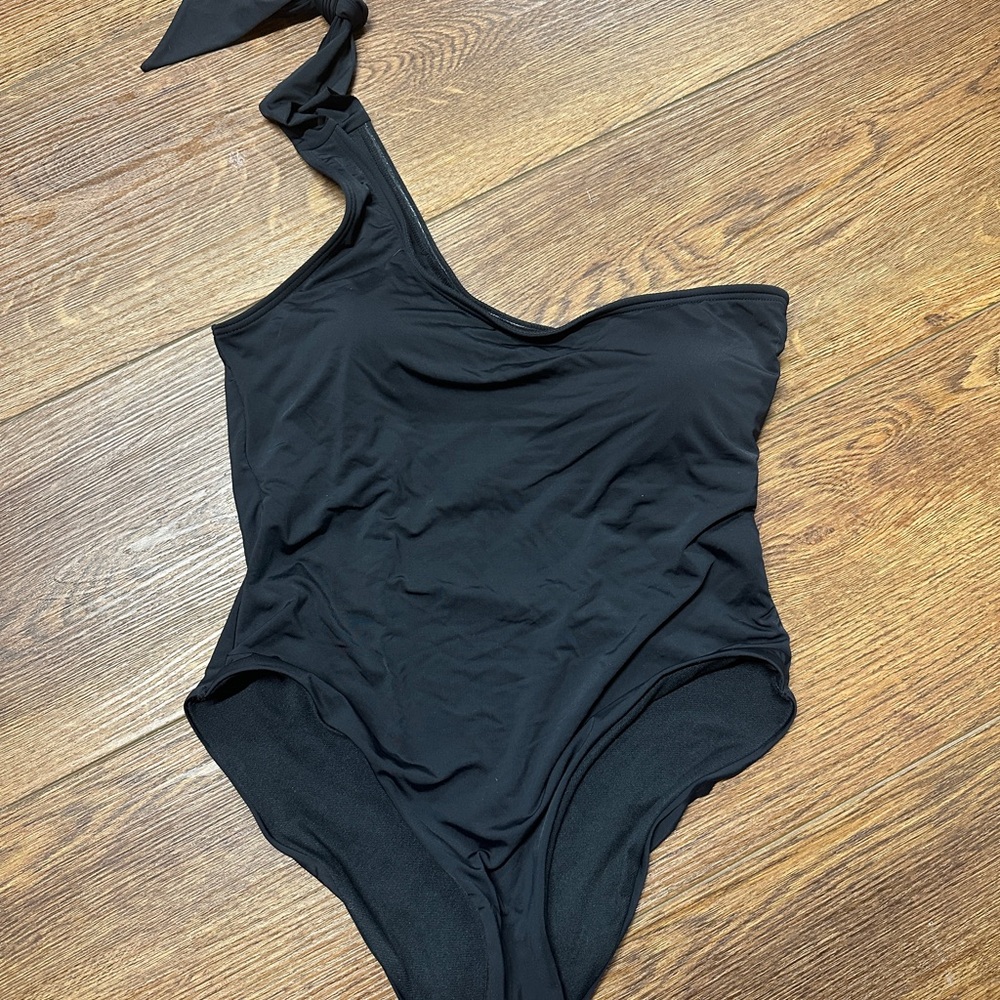 Vero Moda One-Shoulder Black Swimsuit
